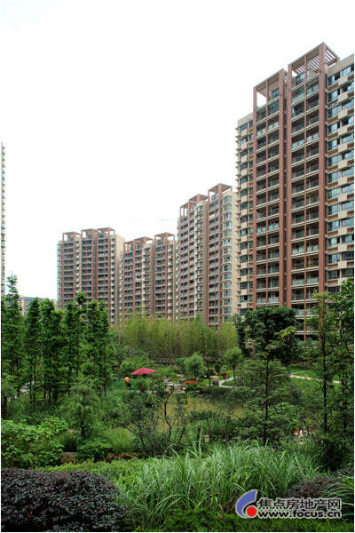2009,龙湖曲江盛景,龙湖紫都城,龙湖弗莱明戈三盘联动,揭开了西安龙湖