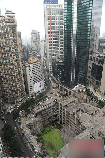 重庆高楼地基下现8层楼房 犹如"3d立体艺术画"