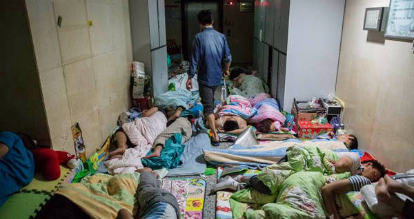 探访中国最大医院里的睡客_房产新闻-搜狐焦点