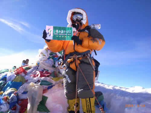 三亚山海天大酒店副总经理邢开新登上珠峰!-鲁