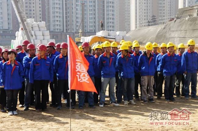 建筑施工队伍整装待发