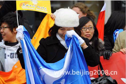 写<em>中华儿女报效祖国</em>、为国争光的文章的<em>读后感</em>